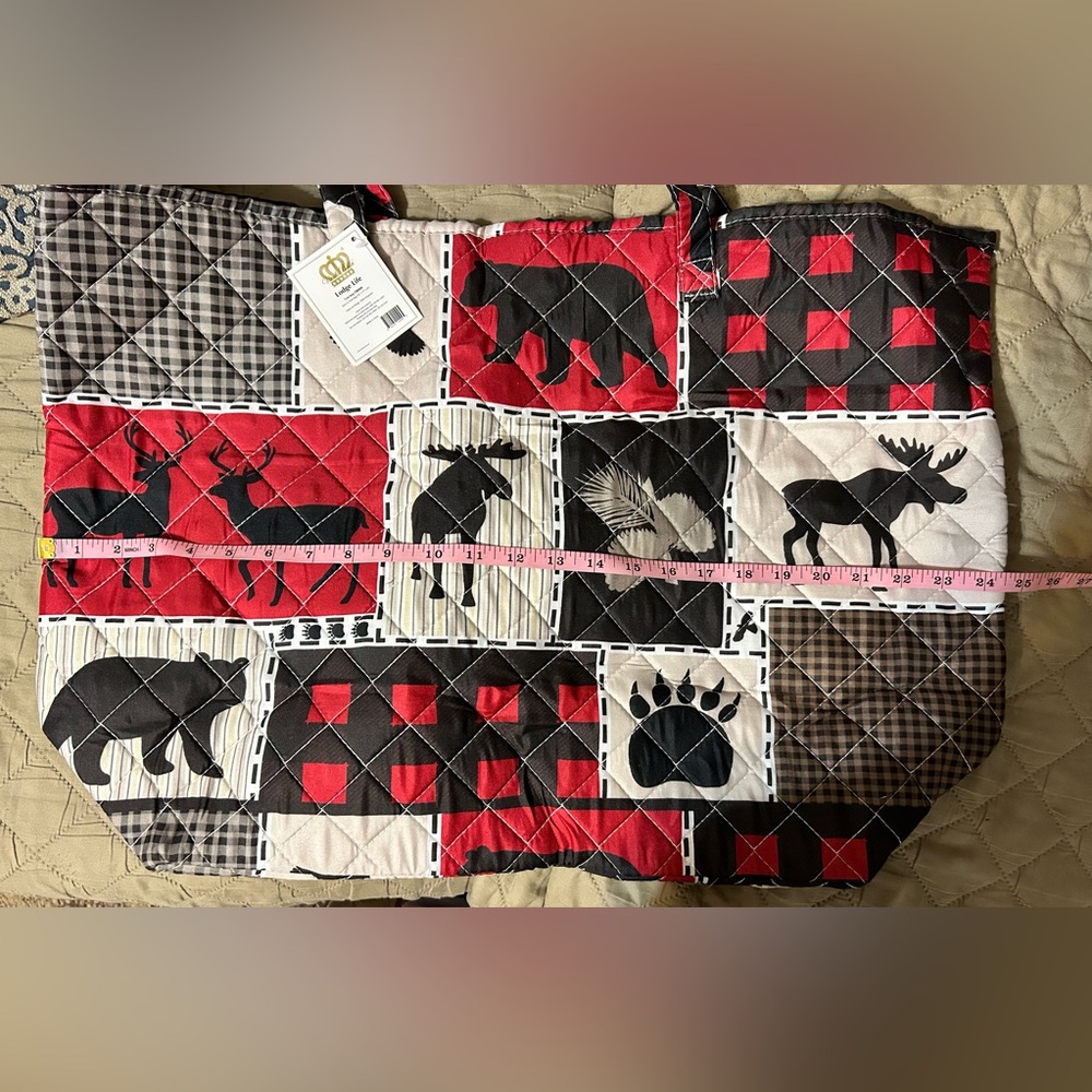 Lodge Life quilted tote bag & Virah Bella Quilted Sherpa Throw - Picture 5 of 13